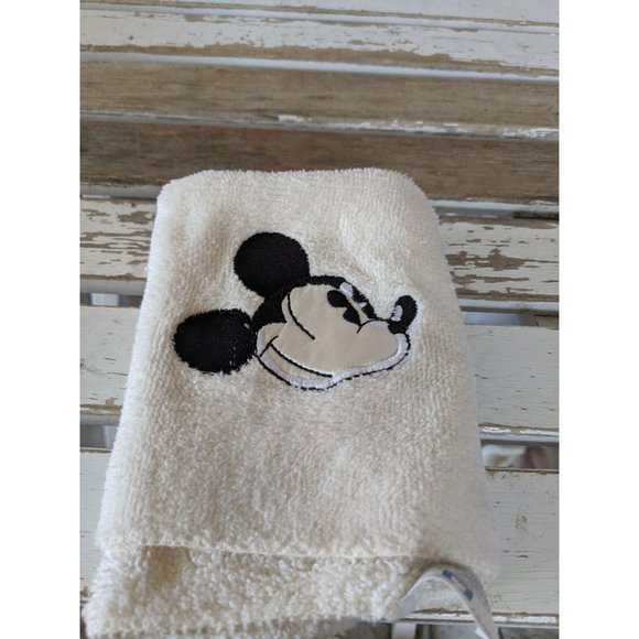 Mickey Mouse Hand Towel wash rag Disney Saturday k‎ - Picture 1 of 4